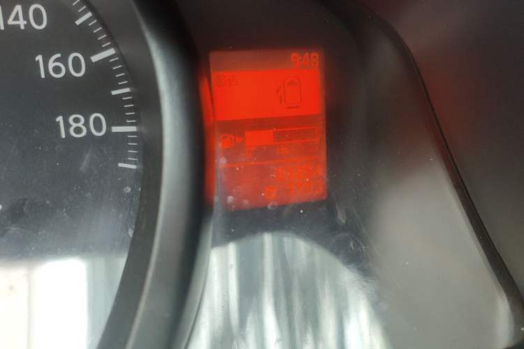 Used Nissan NV200 2013 1.6L Luxury Model China IV Standard Odometer Close Up