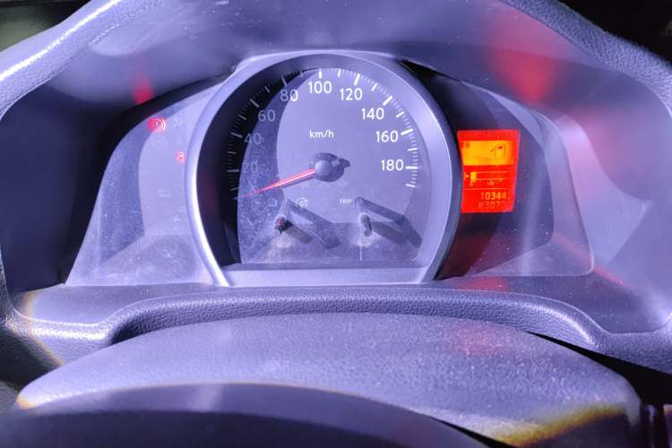 Used Nissan NV200 2013 1.6L Luxury Model China IV Standard Odometer Close Up