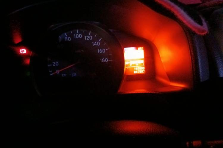Used Nissan NV200 2013 1.6L Luxury Model China IV Standard Odometer Close Up