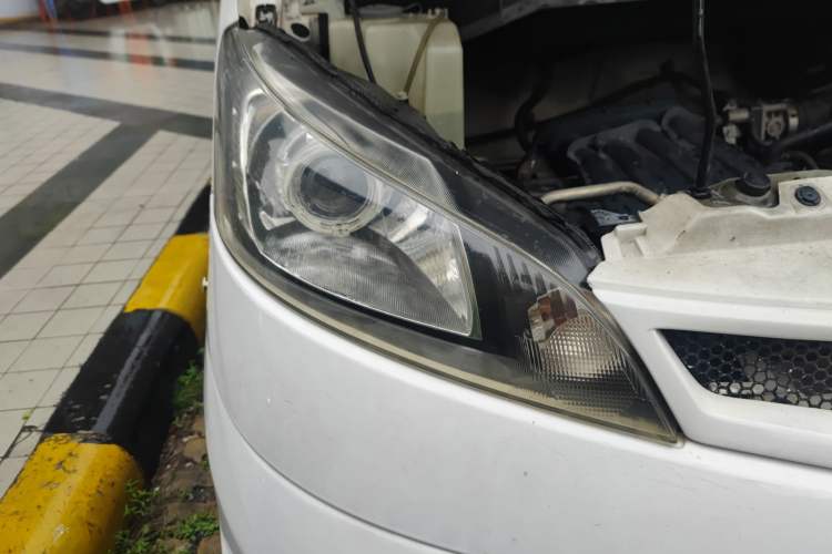 Used Nissan NV200 2013 1.6L Zunya Model China IV Standard Right Front Headlight