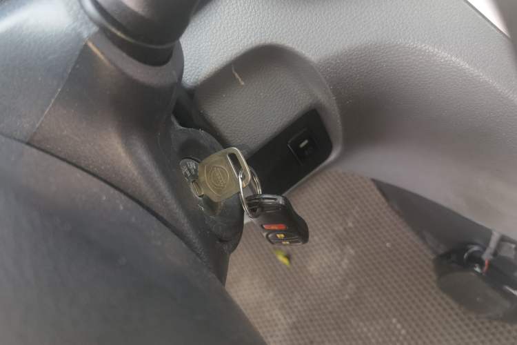 Used Nissan NV200 2013 1.6L Luxury Model China IV Standard Vehicle Key