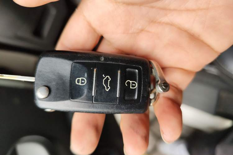 Used Nissan NV200 2013 1.6L Luxury Model China IV Standard Vehicle Key