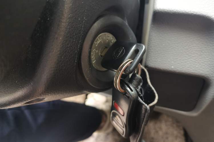 Used Nissan NV200 2013 1.6L Luxury Model China IV Standard Vehicle Key