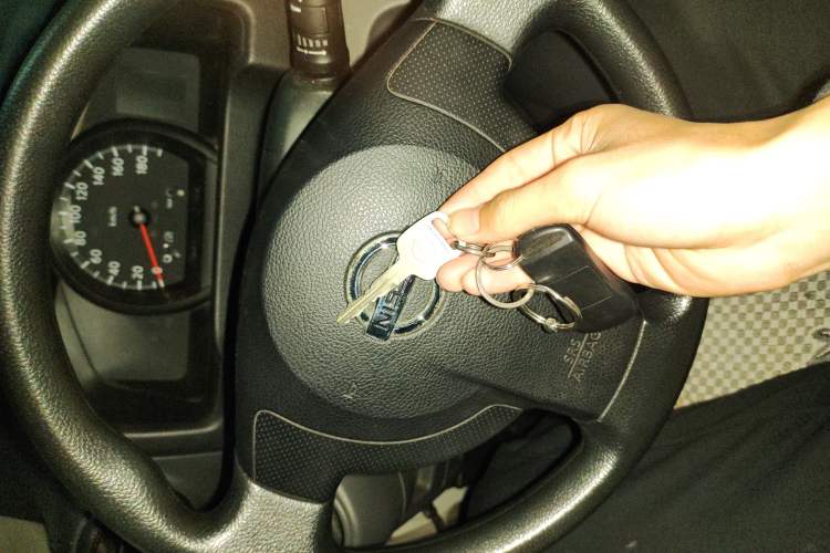 Used Nissan NV200 2013 1.6L Luxury Model China IV Standard Vehicle Key