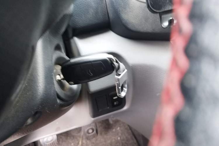 Used Nissan NV200 2013 1.6L Luxury Model China IV Standard Vehicle Key