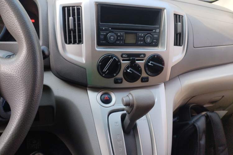 Used Nissan NV200 2014 1.6L CVT Luxury Model China IV Standard Audio And AC Panel