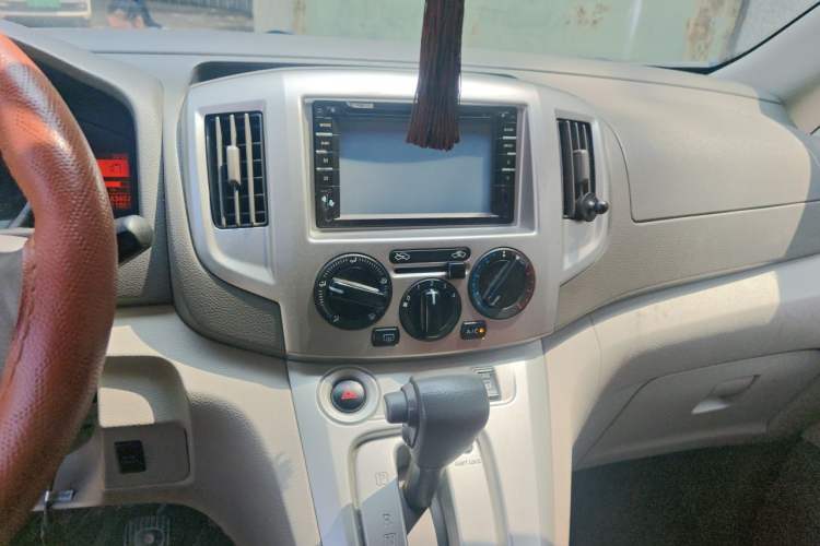 Used Nissan NV200 2014 1.6L CVT Luxury Model China IV Standard Audio And AC Panel