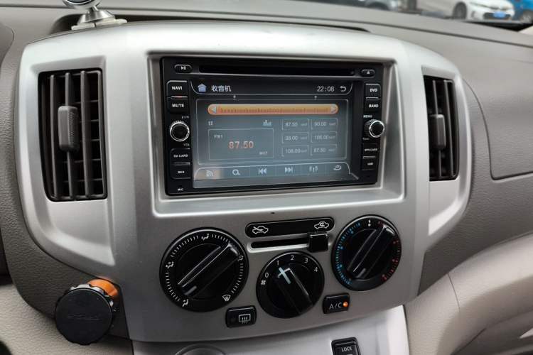Used Nissan NV200 2014 1.6L CVT Luxury Model China V Standard Audio And AC Panel