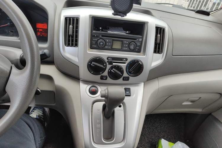 Used Nissan NV200 2014 1.6L CVT Luxury Model China IV Standard Audio And AC Panel