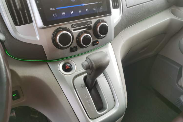 Used Nissan NV200 2014 1.6L CVT Luxury Model China IV Standard Audio And AC Panel