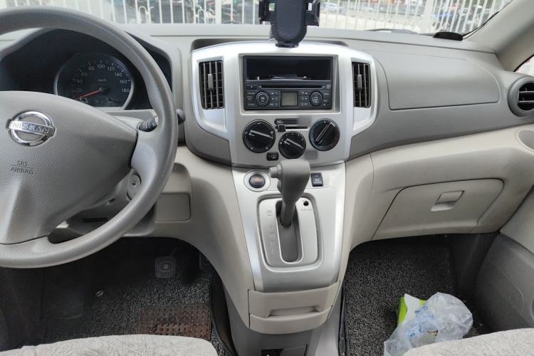 Used Nissan NV200 2014 1.6L CVT Luxury Model China IV Standard Center Console