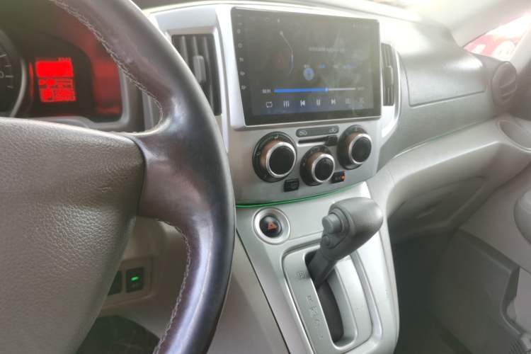 Used Nissan NV200 2014 1.6L CVT Luxury Model China IV Standard Center Console