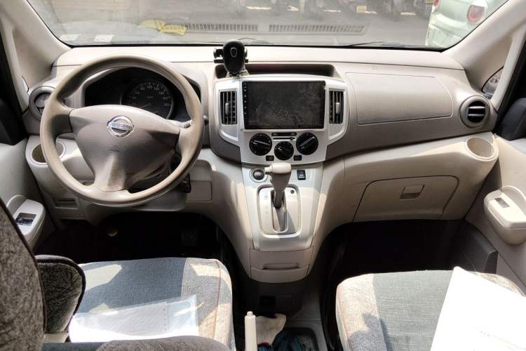 Used Nissan NV200 2014 1.6L CVT Luxury Model China IV Standard Center Console