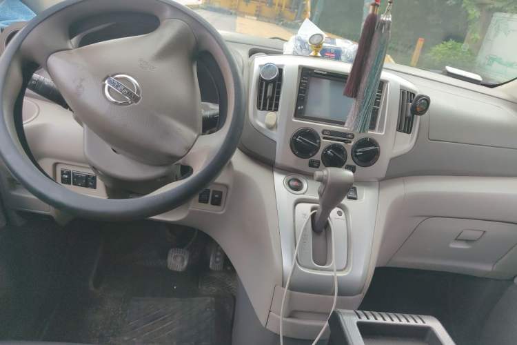 Used Nissan NV200 2014 1.6L CVT Luxury Model China IV Standard Center Console