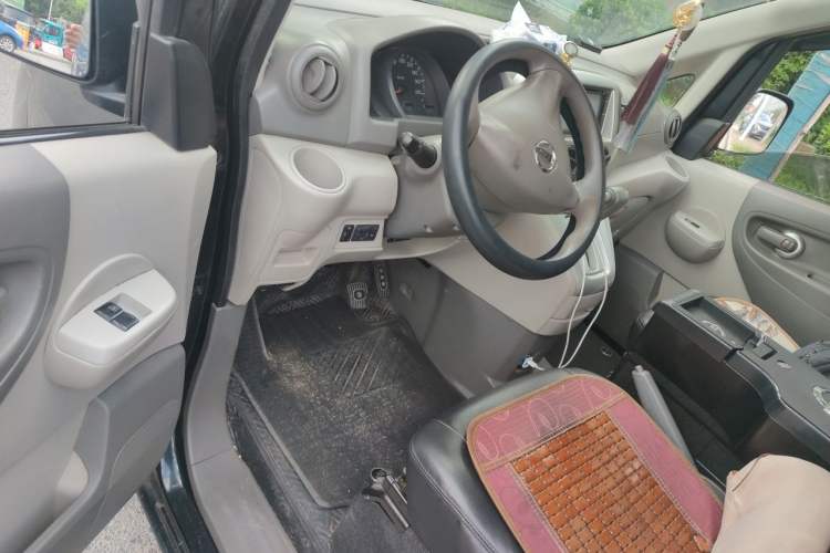 Used Nissan NV200 2014 1.6L CVT Luxury Model China IV Standard Driver Seat