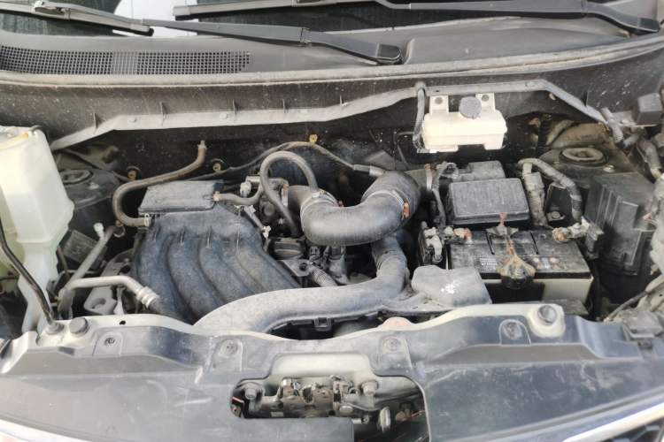 Used Nissan NV200 2014 1.6L CVT Luxury Model China IV Standard Engine Bay
