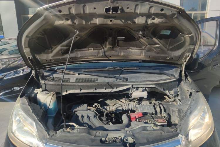 Used Nissan NV200 2014 1.6L CVT Luxury Model China IV Standard Engine Bay