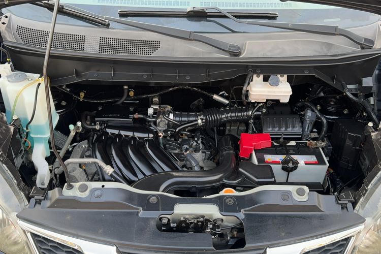 Used Nissan NV200 2014 1.6L CVT Zunya Model China IV Standard Engine Bay