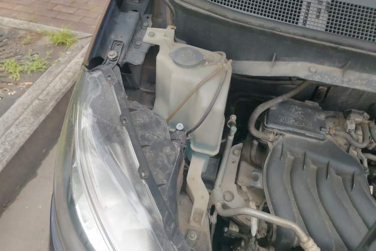 Used Nissan NV200 2014 1.6L CVT Luxury Model China IV Standard Engine Bay Right