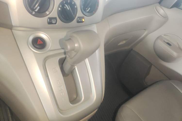 Used Nissan NV200 2014 1.6L CVT Zunya Model China IV Standard Gear Lever