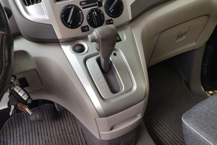 Used Nissan NV200 2014 1.6L CVT Zunya Model China IV Standard Gear Lever
