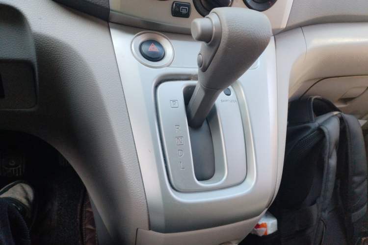 Used Nissan NV200 2014 1.6L CVT Luxury Model China IV Standard Gear Lever