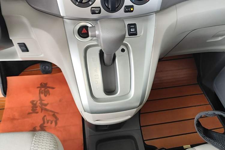 Used Nissan NV200 2014 1.6L CVT Zunya Model China IV Standard Gear Lever