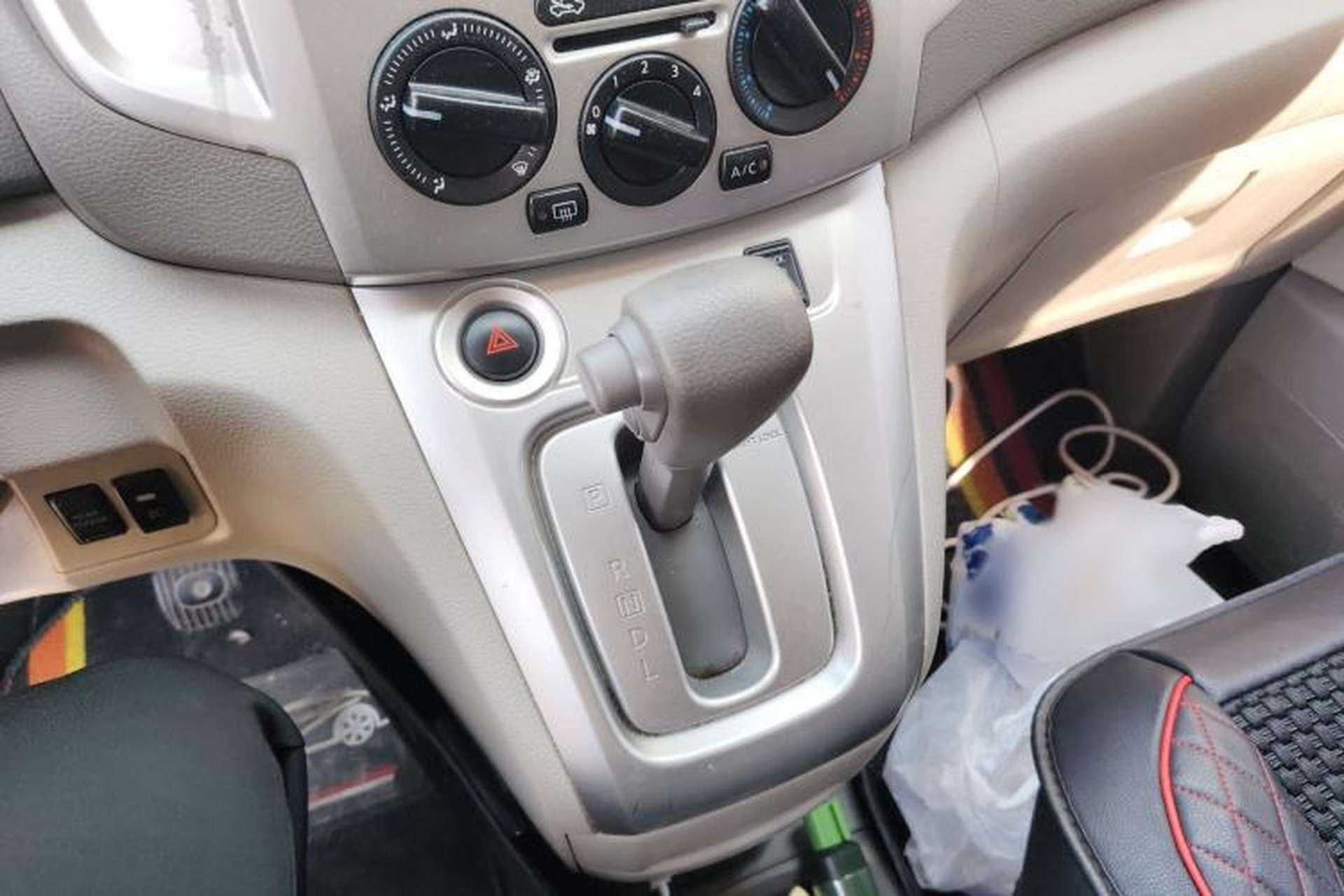 Used Nissan NV200 2014 1.6L CVT Luxury Model China IV Standard Gear Lever