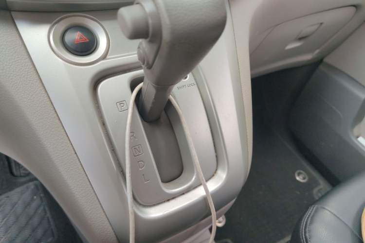 Used Nissan NV200 2014 1.6L CVT Luxury Model China IV Standard Gear Lever