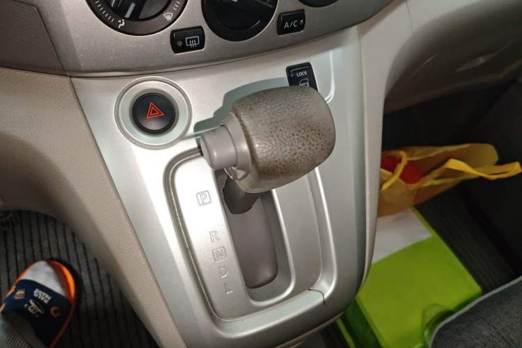 Used Nissan NV200 2014 1.6L CVT Zunya Model China IV Standard Gear Lever