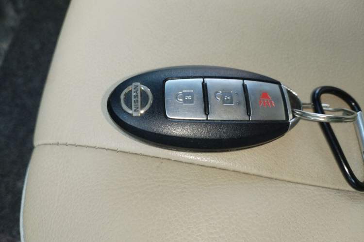 Used Nissan NV200 2014 1.6L CVT Luxury Model China IV Standard Interior 1
