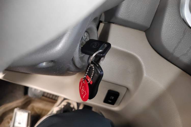 Used Nissan NV200 2014 1.6L Manual Luxury Model China IV Standard Interior 1