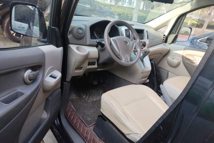 Used Nissan NV200 2014 1.6L CVT Luxury Model China IV Standard Interior 3
