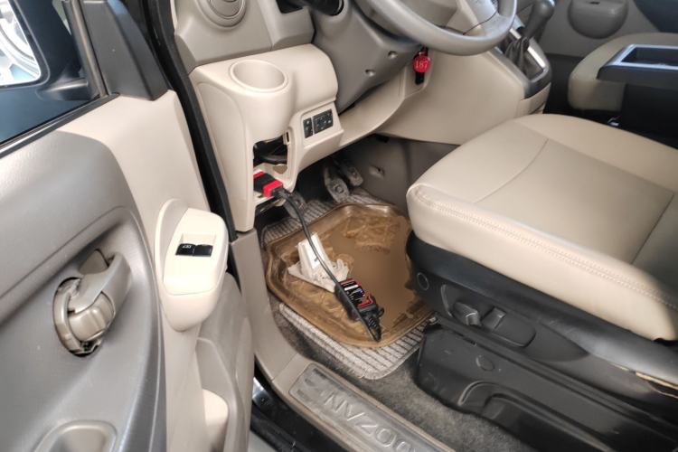 Used Nissan NV200 2014 1.6L Manual Luxury Model China IV Standard Interior 3