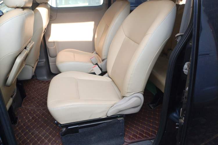 Used Nissan NV200 2014 1.6L CVT Luxury Model China IV Standard Interior 4