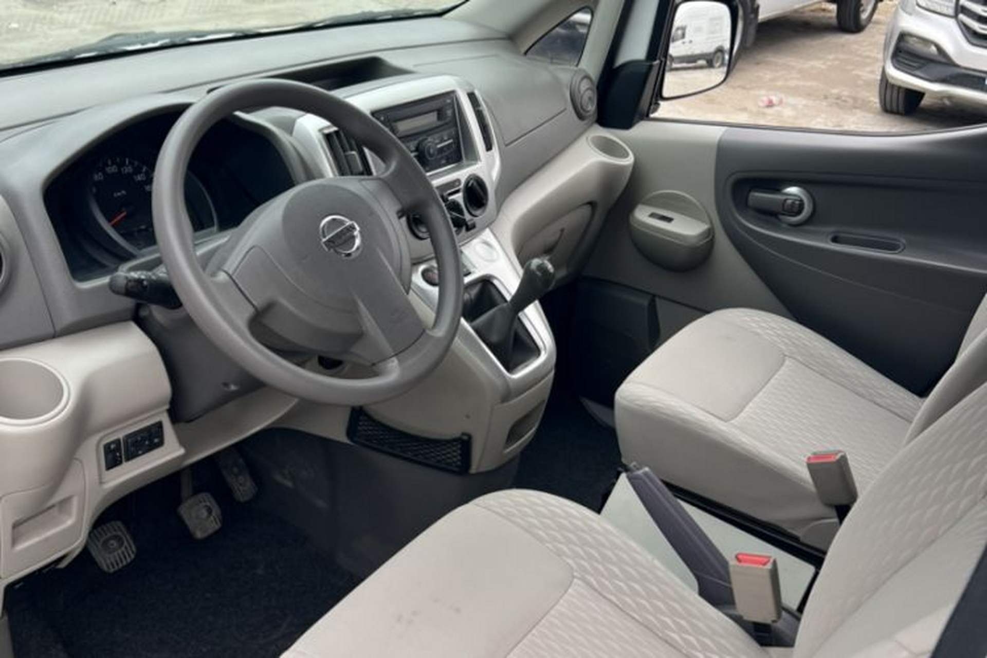 Used Nissan NV200 2014 1.6L CVT Luxury Model China IV Standard Interior 4