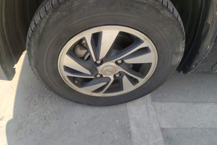 Used Nissan NV200 2014 1.6L CVT Luxury Model China IV Standard Left Front Wheel Hub