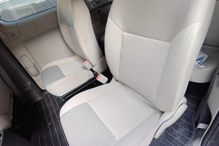 Used Nissan NV200 2014 1.6L CVT Luxury Model China IV Standard Left Rear Seat