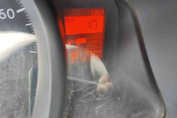 Used Nissan NV200 2014 1.6L CVT Luxury Model China IV Standard Odometer Close Up