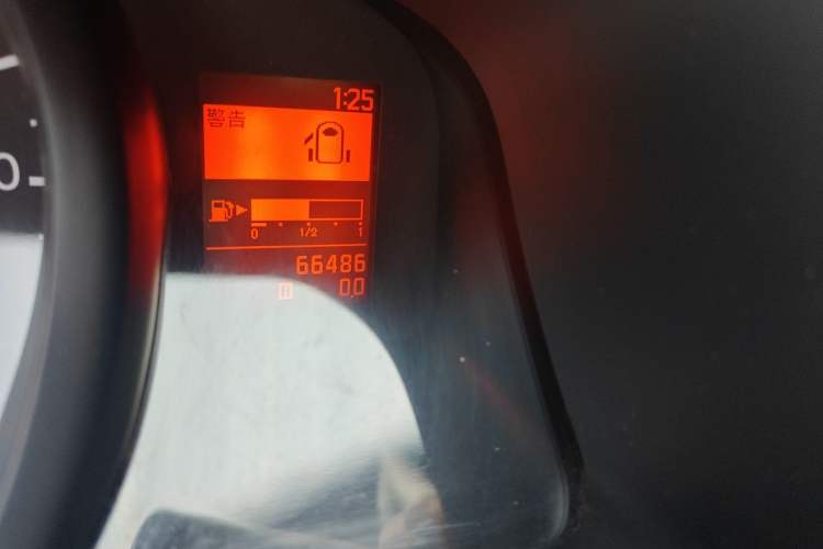 Used Nissan NV200 2014 1.6L Manual Luxury Model China V Standard Odometer Close Up
