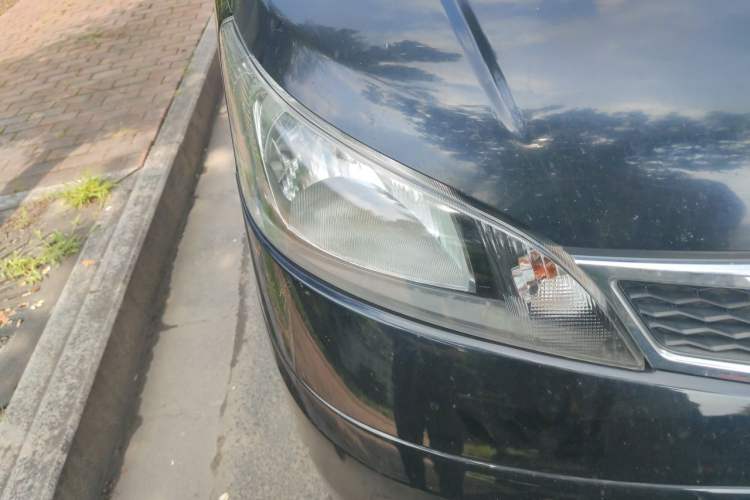 Used Nissan NV200 2014 1.6L CVT Luxury Model China IV Standard Right Front Headlight