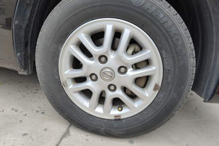 Used Nissan NV200 2014 1.6L CVT Luxury Model China IV Standard Right Front Wheel Hub