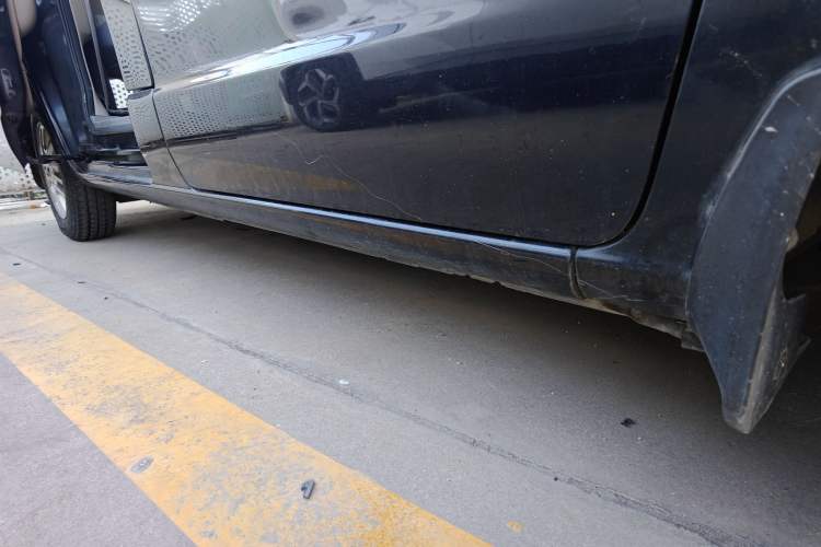 Used Nissan NV200 2014 1.6L CVT Luxury Model China IV Standard Right Side Sill