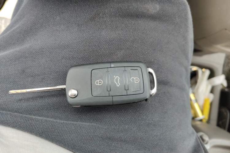 Used Nissan NV200 2014 1.6L CVT Luxury Model China IV Standard Vehicle Key