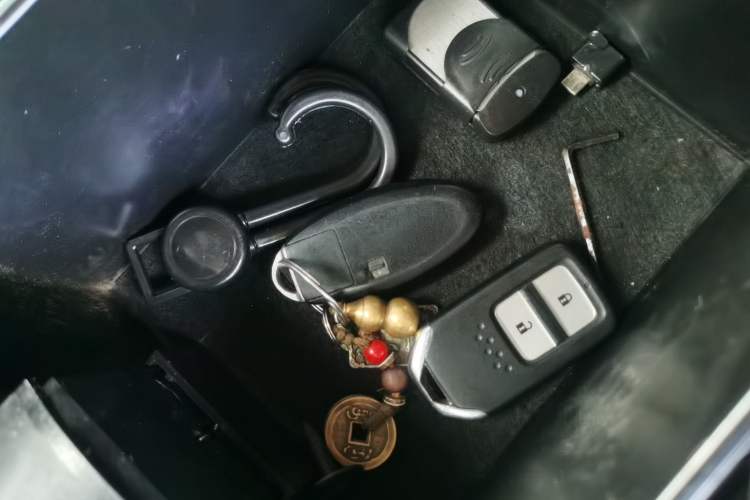 Used Nissan NV200 2014 1.6L CVT Luxury Model China IV Standard Vehicle Key