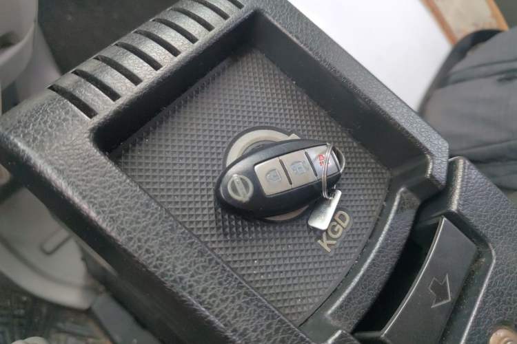 Used Nissan NV200 2014 1.6L CVT Luxury Model China IV Standard Vehicle Key