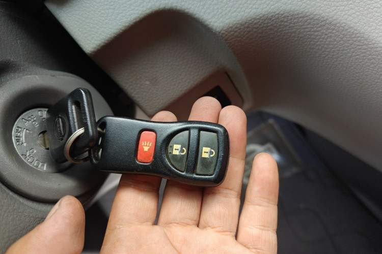 Used Nissan NV200 2014 1.6L Manual Luxury Model China V Standard Vehicle Key