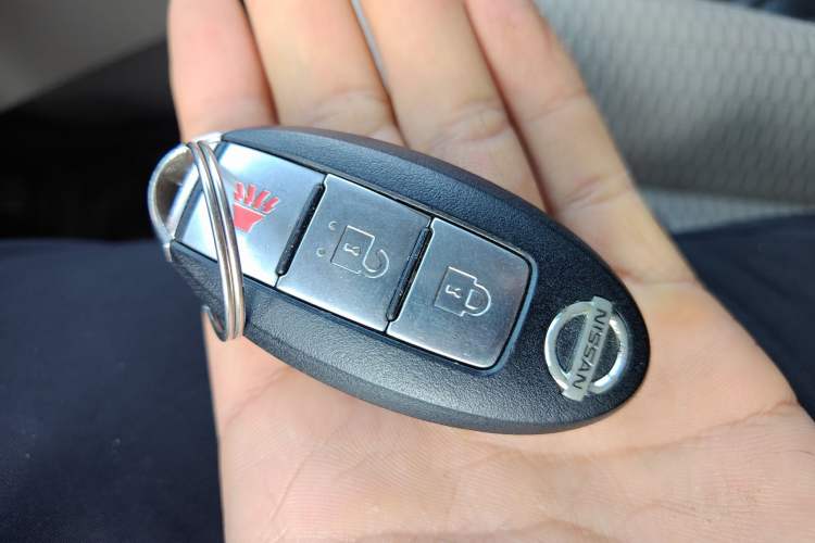 Used Nissan NV200 2014 1.6L CVT Luxury Model China IV Standard Vehicle Key