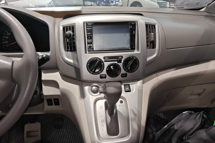 Used Nissan NV200 2014 1.6L CVT Luxury Model China IV Standard Audio And AC Panel