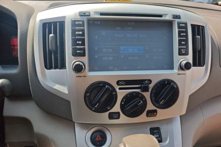 Used Nissan NV200 2014 1.6L CVT Luxury Model China V Standard Audio And AC Panel